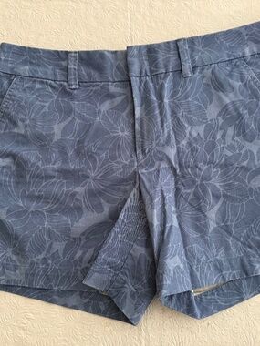 Tommy HilfigerWms Blue Floral Print Shorts size 6